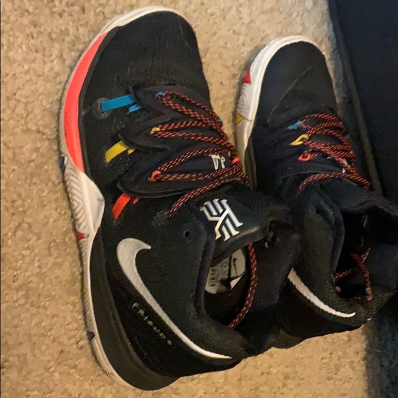 KYRIE Basketball shoes 🏀 👟 - Picture 2 of 3